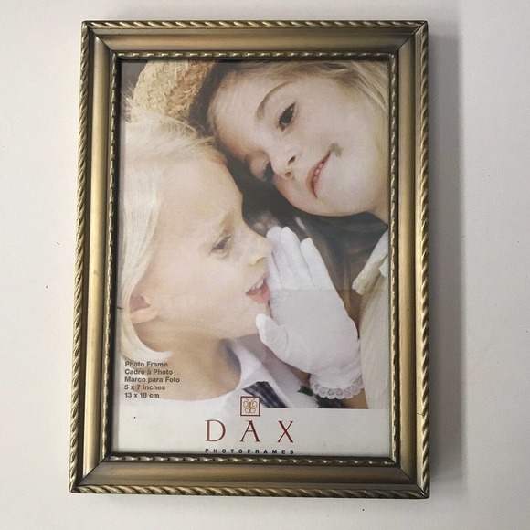 Dax Photo Frame Wood Gold Tone 5”X7” Free Standing Pre-Owned - Picture 4 of 5